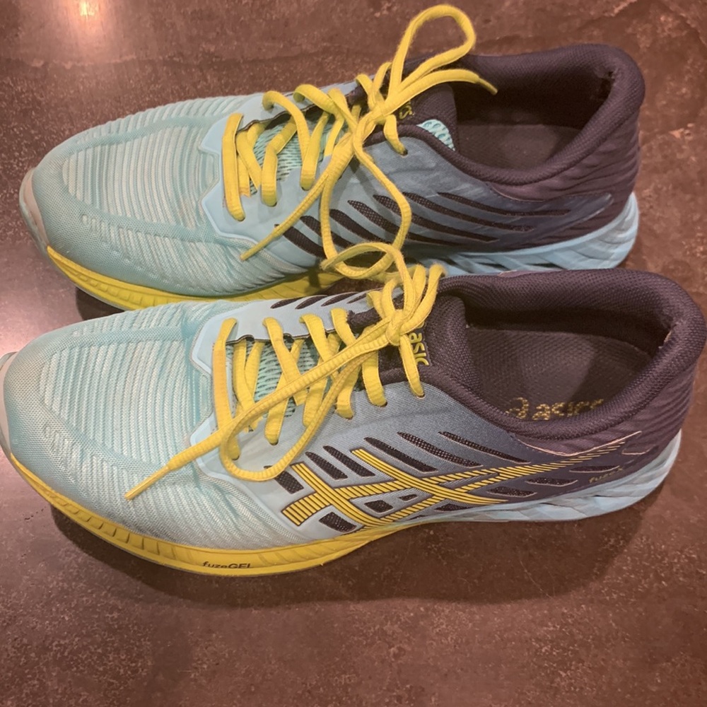 Women’s ASICS training shoes - Picture 2 of 8